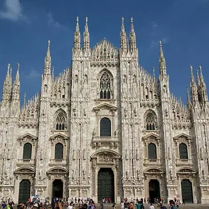 apartment-duomo-milan.italymilanhotels.net/